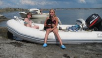 Yacht SEA DREAM -  On the Beach witht the tender